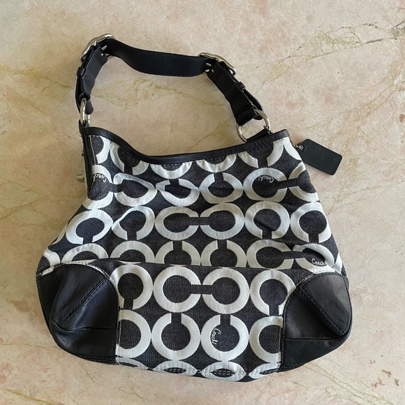 coach monogram tote bag in black and white - Picture 4 of 7